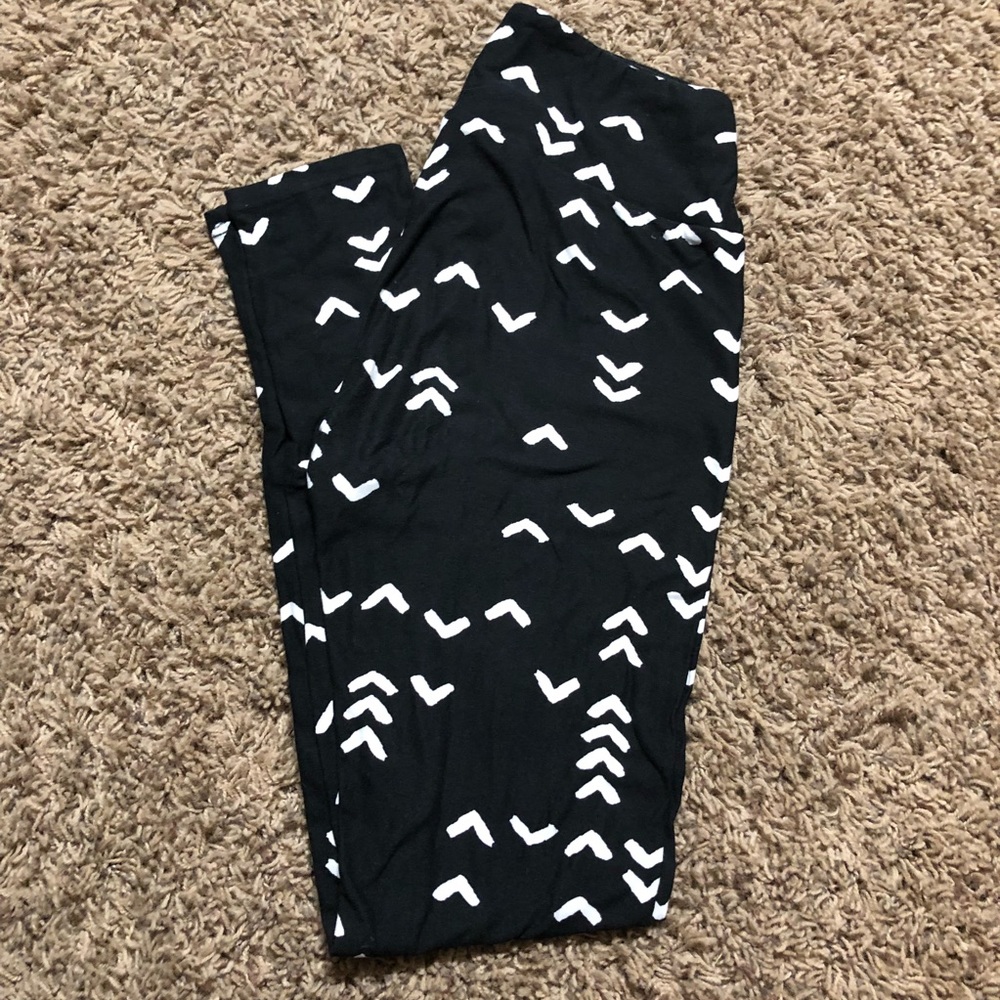 Black (with white Arrows) Leggings